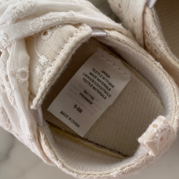 Floral Eyelet Infant Shoes - Picture 4 of 4